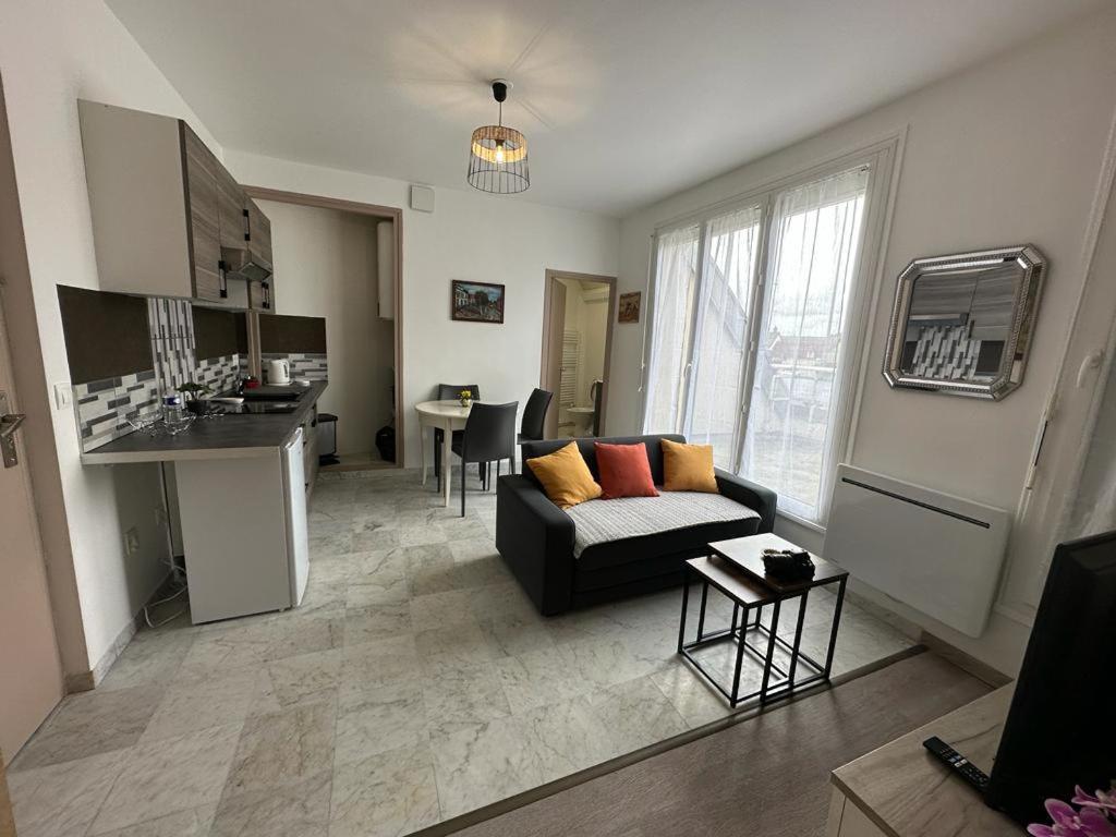 Spacious Flat Close To The Railway Station Troyes Exterior foto