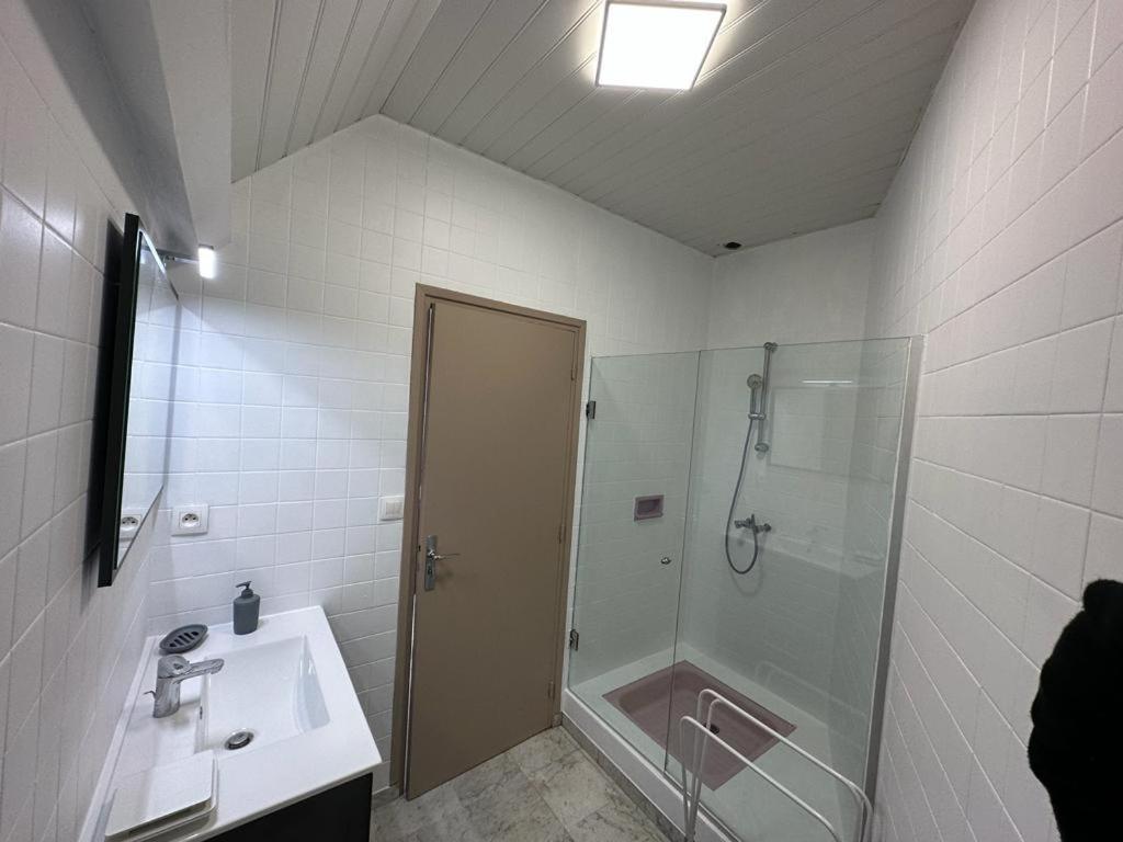 Spacious Flat Close To The Railway Station Troyes Quarto foto