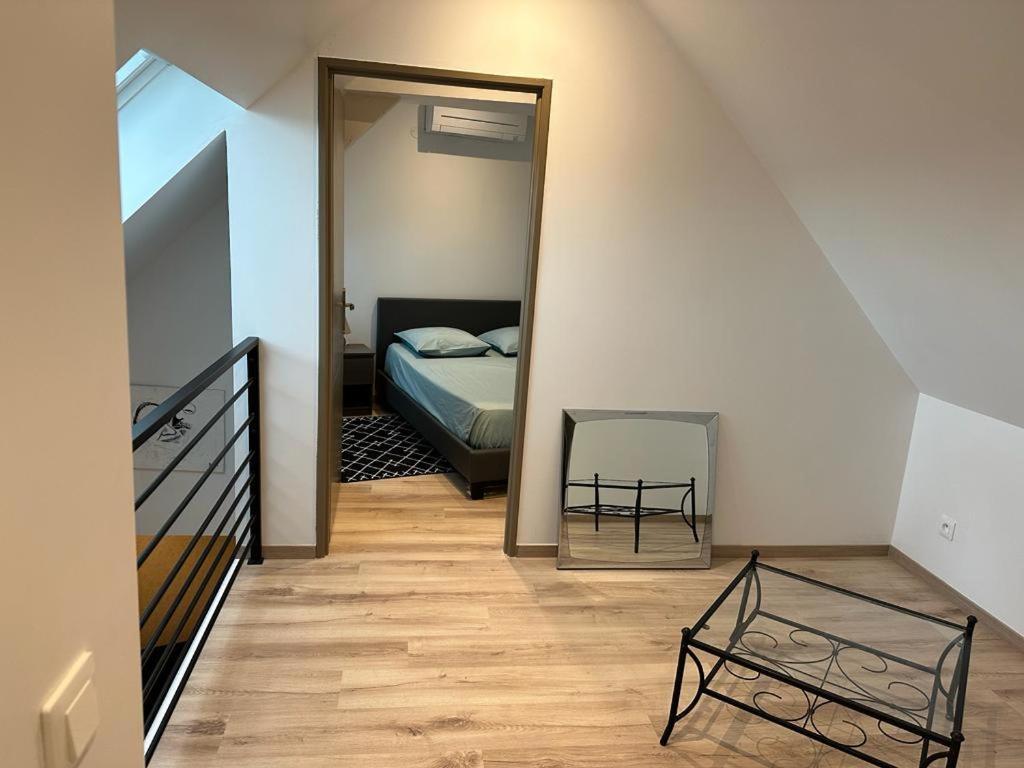 Spacious Flat Close To The Railway Station Troyes Quarto foto