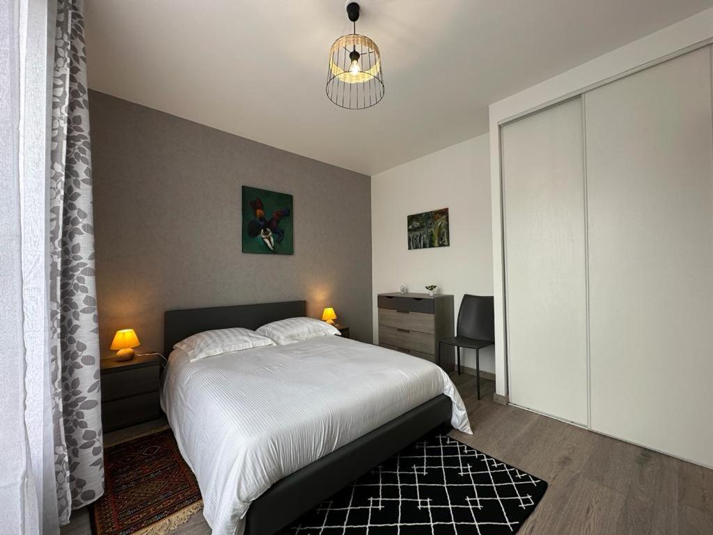 Spacious Flat Close To The Railway Station Troyes Quarto foto