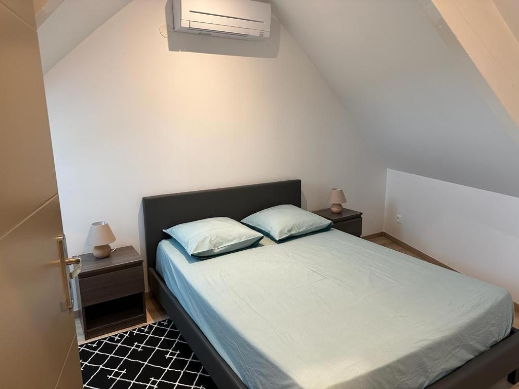 Spacious Flat Close To The Railway Station Troyes Quarto foto