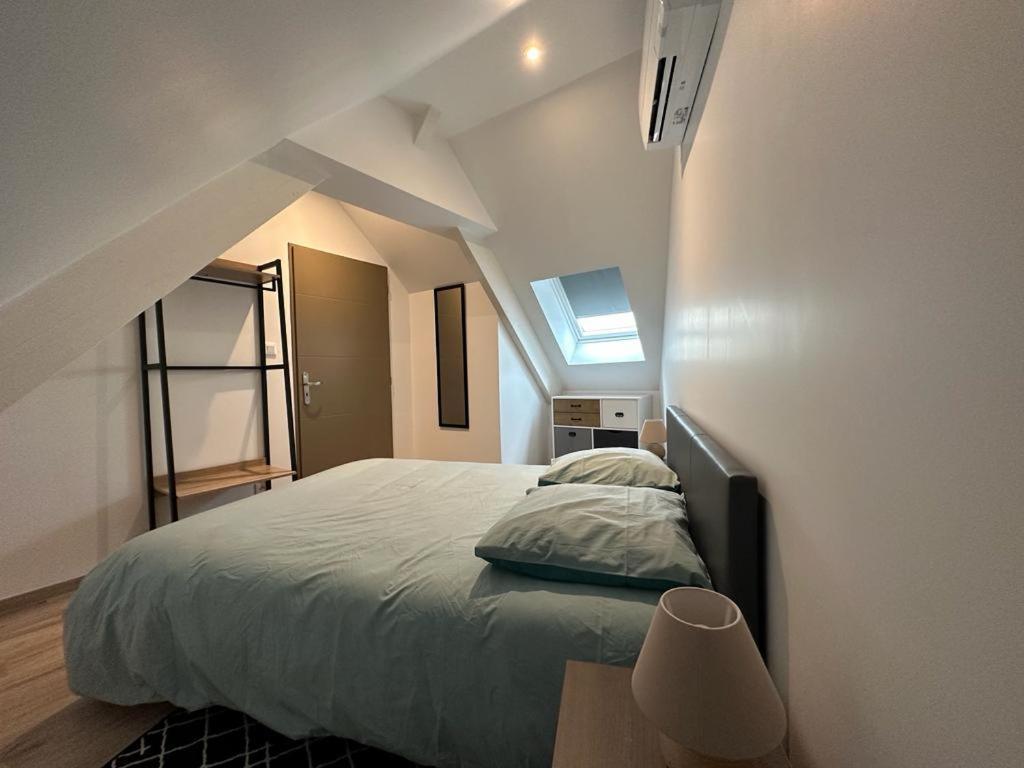 Spacious Flat Close To The Railway Station Troyes Quarto foto