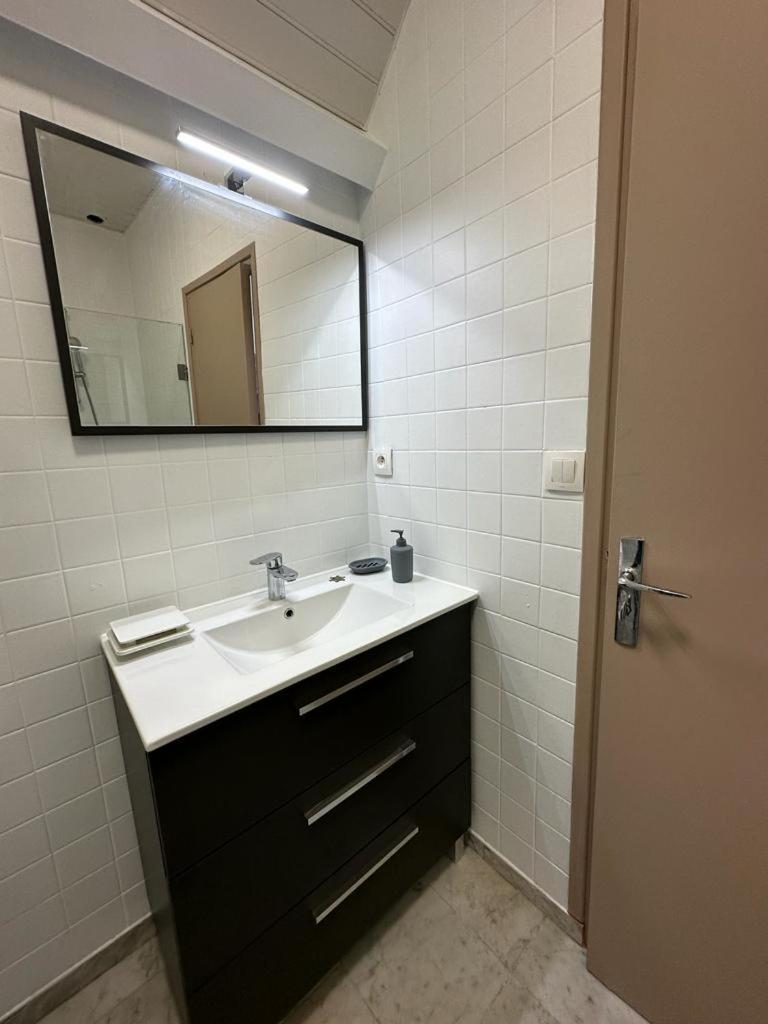 Spacious Flat Close To The Railway Station Troyes Quarto foto