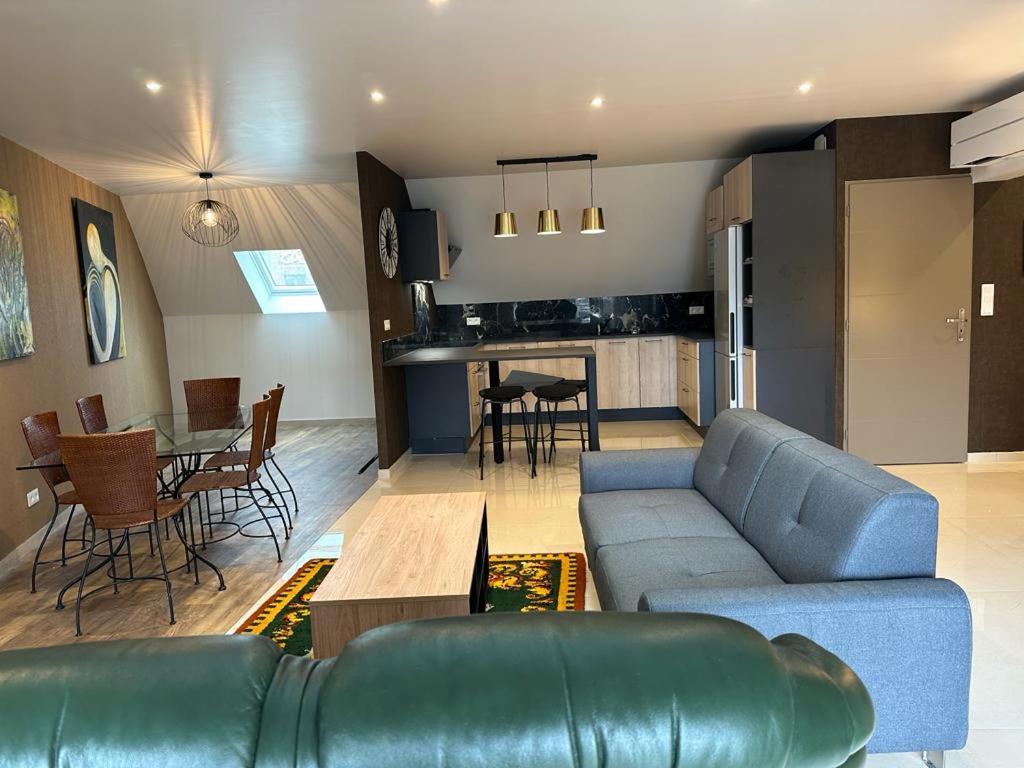 Spacious Flat Close To The Railway Station Troyes Quarto foto